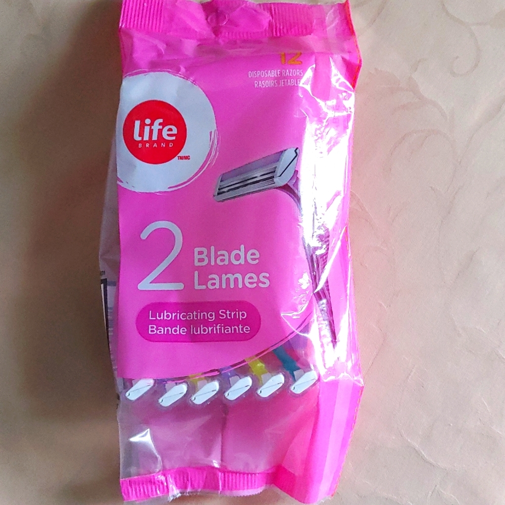 NIP 12 Disposable Razors